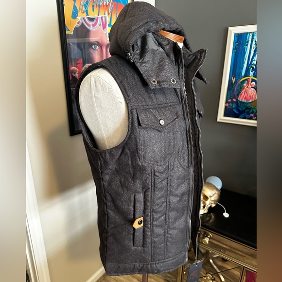 Men’s hooded puffer vest - Picture 2 of 5